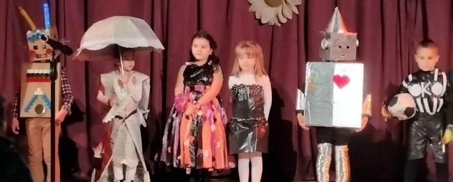 Повече от 100 деца от Горна Оряховица дефилираха в костюми от рециклирани материали в модното шоу „Малко въображение“